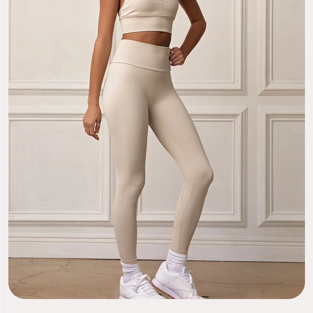 NWT EASY SUNDAYS Ribbed Seamless Leggings